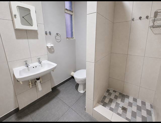 2 BEDROOM FLAT FOR SALE IN THREE RIVERS PROPER